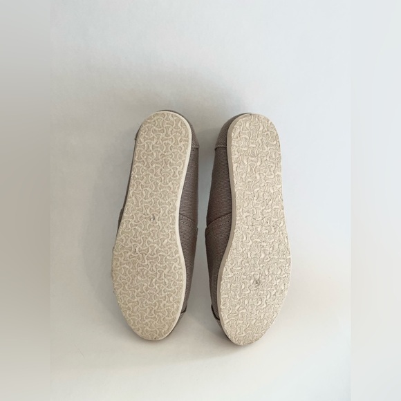 TOMS // Classic Canvas Alpargata Slip-On Shoes // Taupe // W5.5 - Picture 5 of 6
